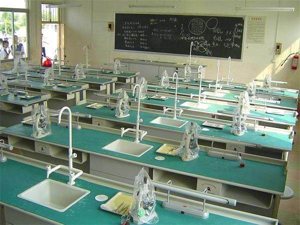 环翠区多措并举做好暑期教学仪器设备维护工作